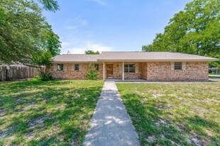 1016 N Meadowlark Ln in Stephenville, TX - Building Photo