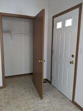 912-914 E Jefferson St in Iowa City, IA - Building Photo - Building Photo