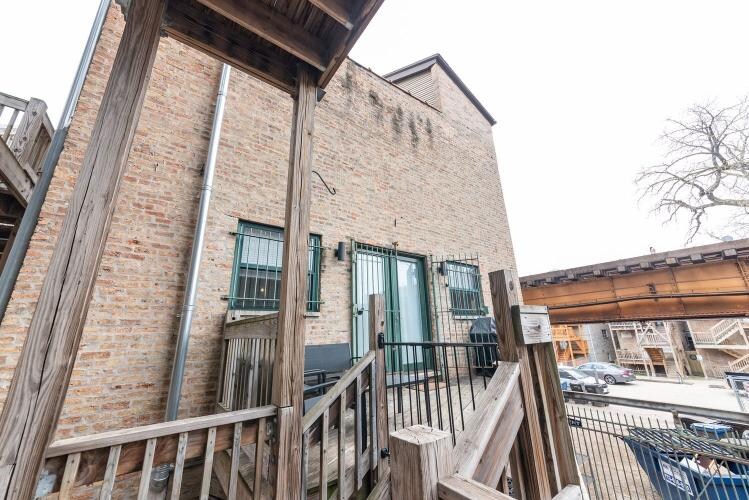 1466 N Milwaukee Ave in Chicago, IL - Foto de edificio