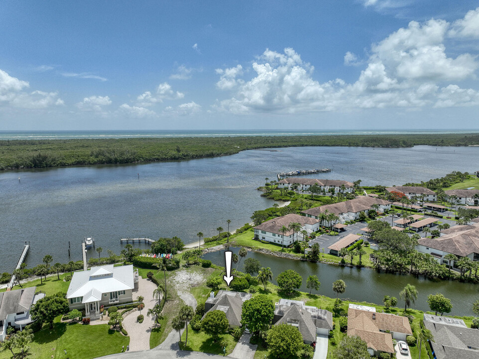 5600 SE Miles Grant Rd in Stuart, FL - Building Photo