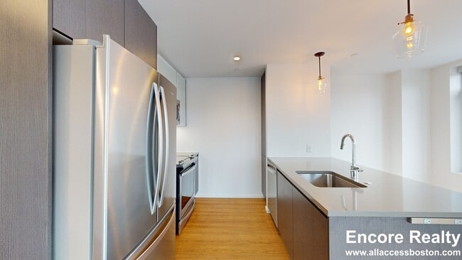 345 Harrison Ave in Boston, MA - Foto de edificio - Building Photo