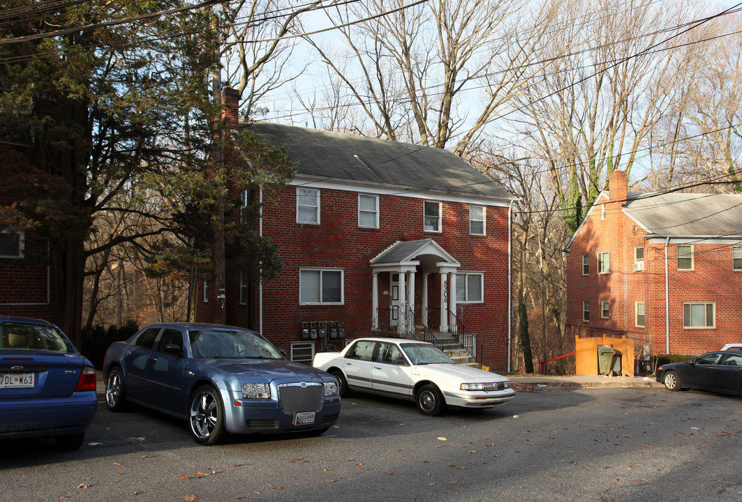 8306 Roanoke Ave in Takoma Park, MD - Building Photo