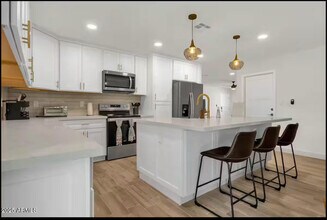 2452 E Manhatton Dr in Tempe, AZ - Building Photo - Building Photo