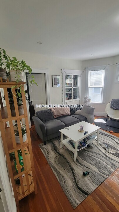 32 Juliette St, Unit 1 in Boston, MA - Building Photo