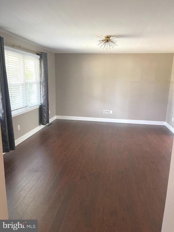 property at 990 E Governor Rd
