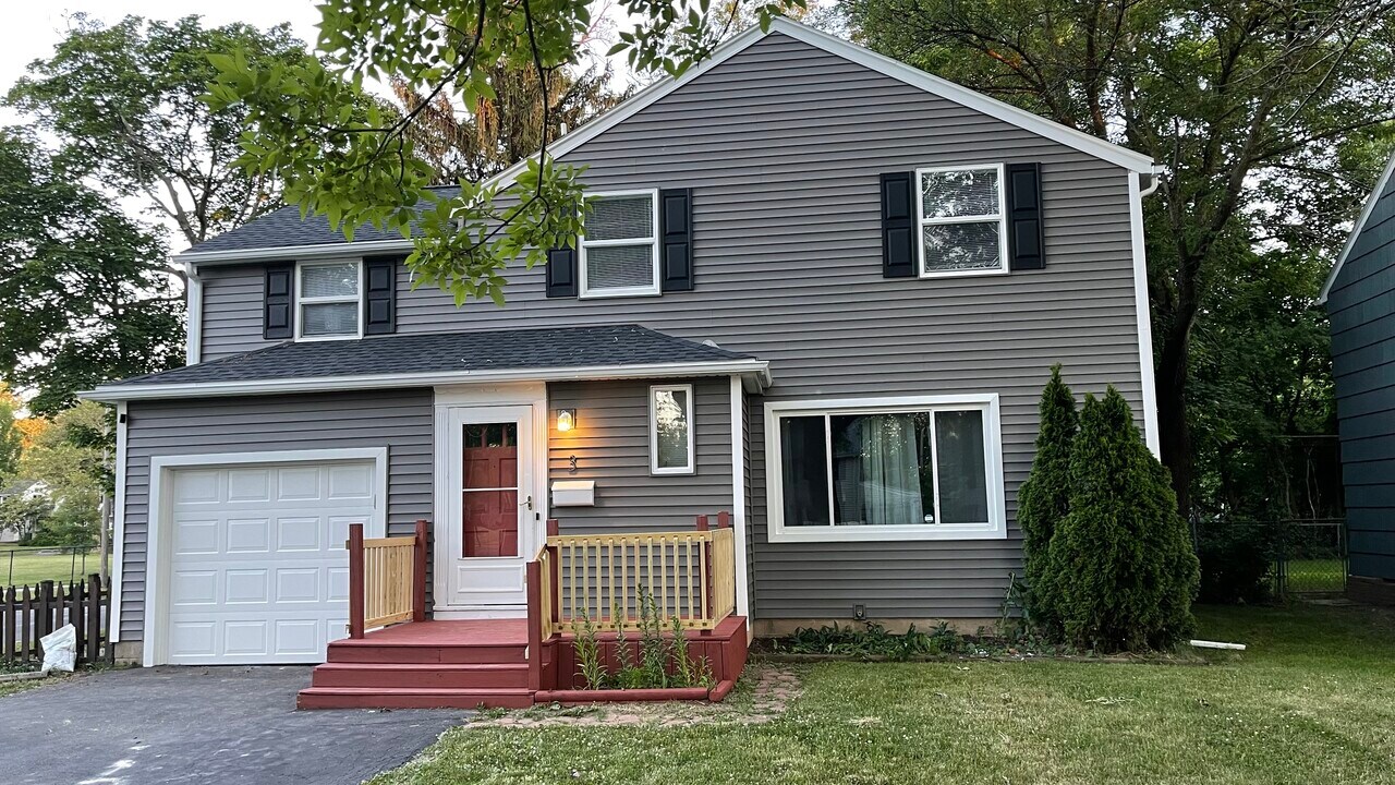 3 Stanford Rd W in Rochester, NY - Building Photo