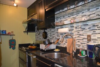 1736 N Rhodes St, Unit 290 in Arlington, VA - Building Photo - Building Photo