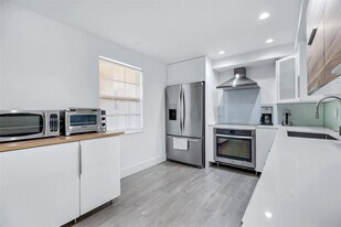 3611 Oaks Clubhouse Dr in Pompano Beach, FL - Building Photo