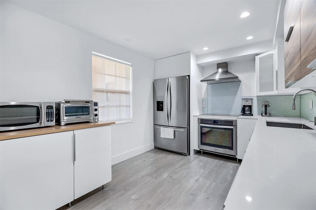 property at 3611 Oaks Clubhouse Dr