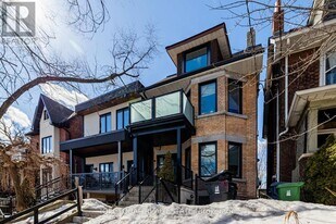 1502 Dufferin St in Toronto, ON - Building Photo