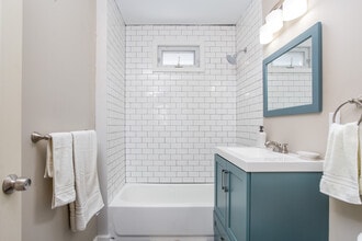 34 Court Park, Unit 3 in West Hartford, CT - Foto de edificio - Building Photo