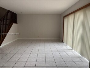 2990 Oaktree Ln in Hollywood, FL - Building Photo - Building Photo