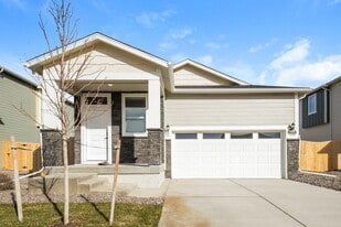 9468 Yampa St in Commerce City, CO - Building Photo