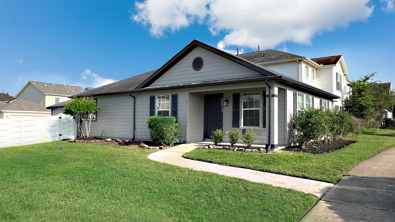 20917 Patriot Park Ln in Katy, TX - Building Photo