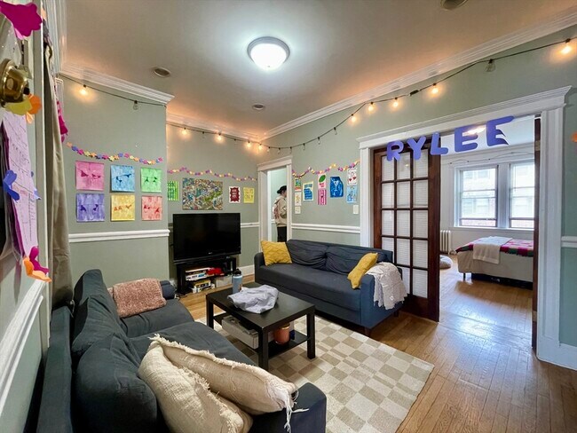10 Greenway Ct in Brookline, MA - Building Photo - Building Photo