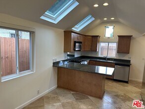 2454 Penmar Ave in Los Angeles, CA - Building Photo - Building Photo