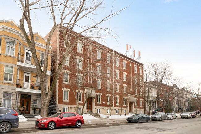 3870 Saint-Hubert Rue in Montréal, QC - Building Photo - Building Photo