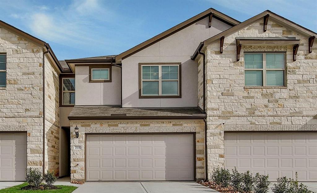 7115 Fannin St in Pearland, TX - Building Photo