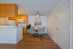 365 Burchett St in Glendale, CA - Building Photo