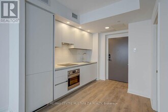 4015 The Exchange in Mississauga, ON - Building Photo - Building Photo