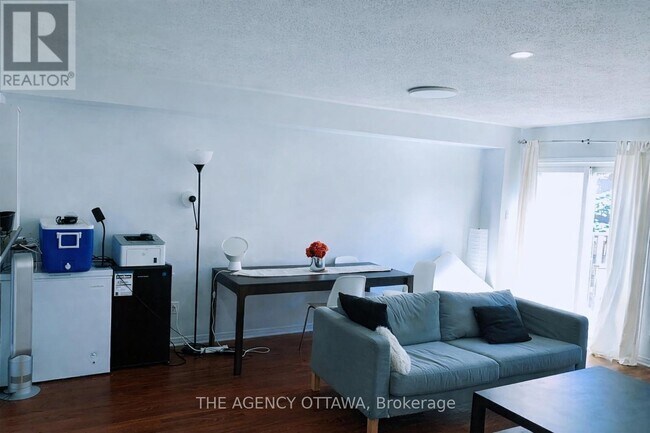 222 Freedom Private in Ottawa, ON - Building Photo - Building Photo