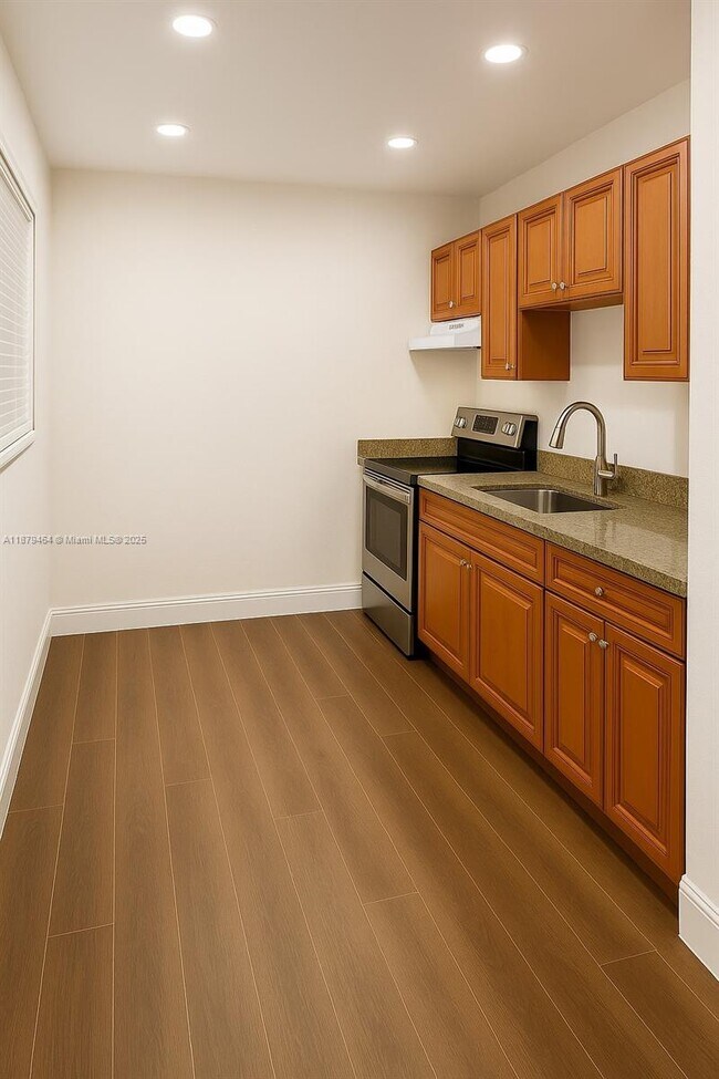 105 NW 14th Way in Dania Beach, FL - Building Photo - Building Photo