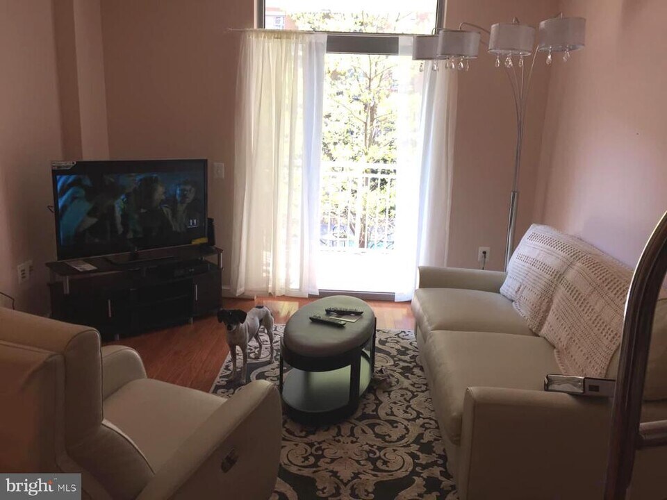 11990 Market St in Reston, VA - Building Photo