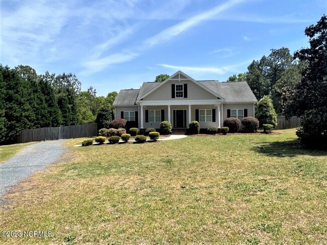 2239 E Indiana Ave in Southern Pines, NC - Building Photo - Building Photo