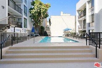 906 N Doheny Dr in West Hollywood, CA - Building Photo - Building Photo