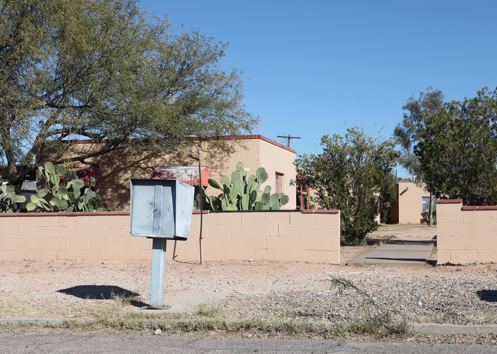 2516-2518 N Forgeus Ave in Tucson, AZ - Building Photo