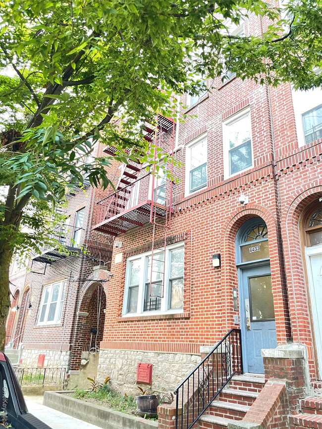 property at 4433 Carpenter Ave