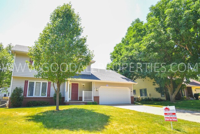 property at 1104 Prairie View Dr