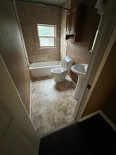 201 S Rosanah St in Troup, TX - Building Photo - Building Photo