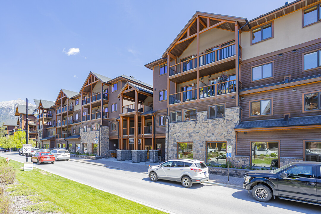 Origin at Spring Creek in Canmore, AB - Building Photo