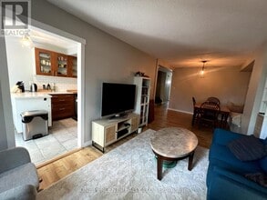 1330-1330 Trowbridge Dr in Oshawa, ON - Building Photo - Building Photo