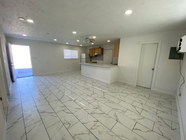 814 N Tonopah Dr in Las Vegas, NV - Building Photo - Building Photo