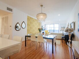 2276 S Beverly Glen Blvd, Unit 207 in Los Angeles, CA - Building Photo