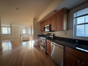 69 School St, Unit 2 in Somerville, MA - Building Photo - Building Photo