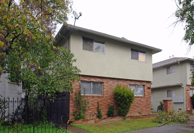 2715 U St in Sacramento, CA - Foto de edificio - Building Photo