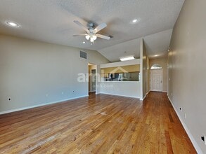 27346 Breakers Dr in Wesley Chapel, FL - Foto de edificio - Building Photo