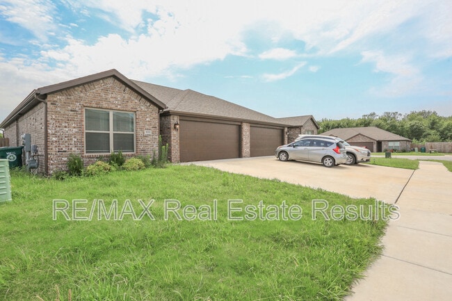 480 Rama St in Centerton, AR - Building Photo - Building Photo