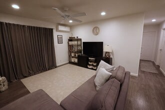 1001 W Stevens Ave, Unit 138 in Santa Ana, CA - Building Photo - Building Photo