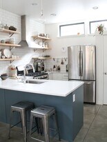 2421 SE Division St in Portland, OR - Building Photo