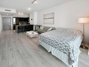 1080 Brickell Ave, Unit 2305 in Miami, FL - Building Photo - Building Photo