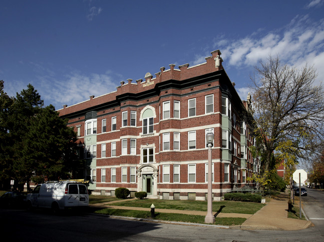 Sherwood Court Apartments in St. Louis, MO - Building Photo - Building Photo