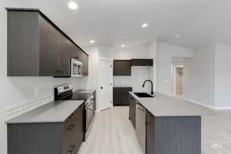 931 N Aleppo Wy in Meridian, ID - Building Photo - Building Photo