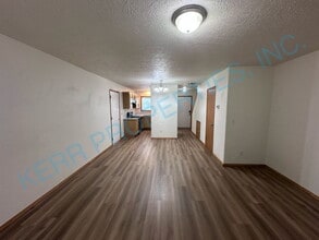 714 SE Palmblad Pl in Gresham, OR - Building Photo - Building Photo