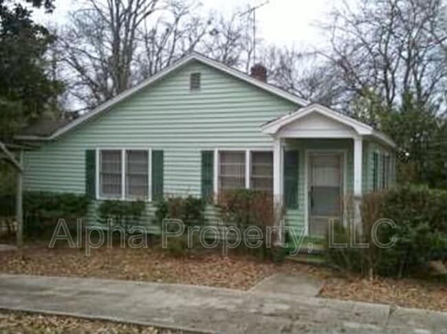 property at 2 Meadors Ave