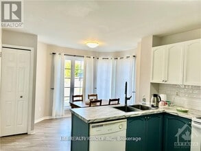 840 Longfields Dr in Ottawa, ON - Building Photo - Building Photo