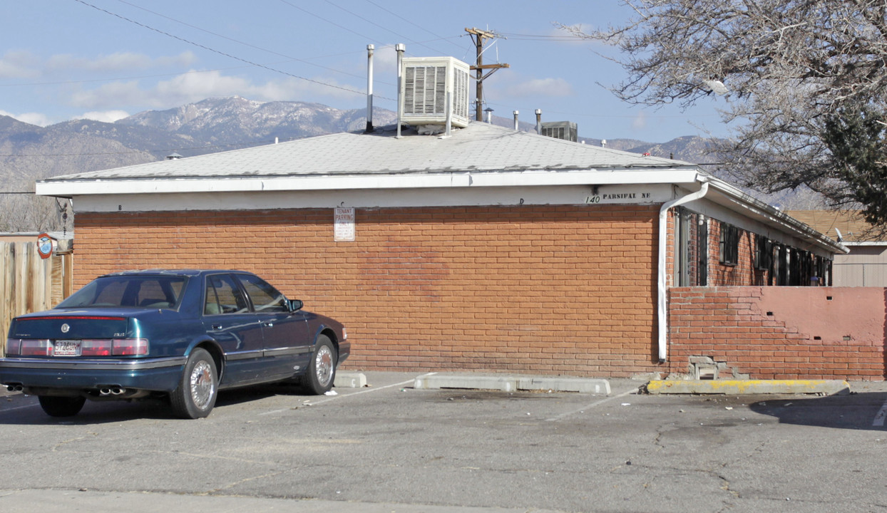 136-140 Parsifal St NE in Albuquerque, NM - Building Photo